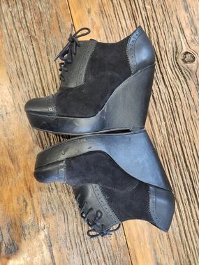 Super CUTE & SEXY  Black Wedge Heels